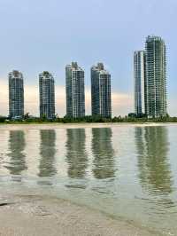 Golden Hour at Forest City—An Evening Walk Between Sea and Skyline 