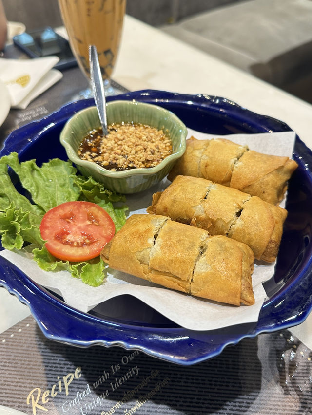 ลูกไก่ทอง Lukkaithong Emquartier 📍