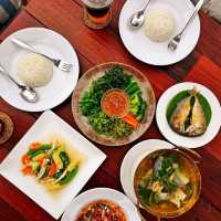 ที่พักติดริมคลอง บรรยากาศส่วนตัว อัมพวา