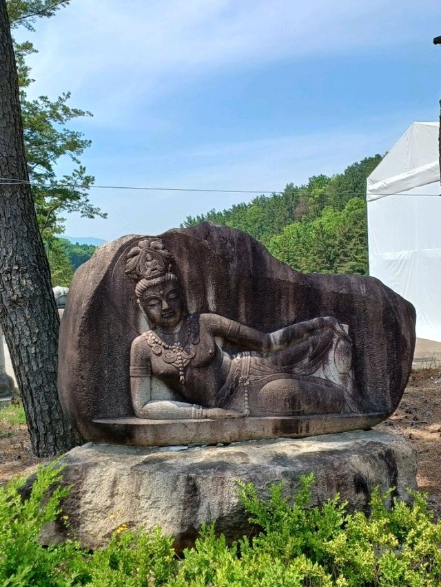 사색과 치유가 동시에 이루어지는 조용한 산사