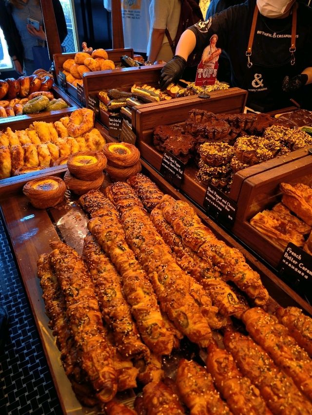 พามาเติมความหวานที่ BUTTERFUL & CREAMOROUS 🥯