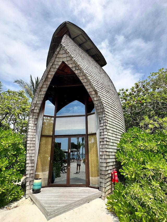 A Slice of Heaven: Unmatched Luxury at St. Regis Maldives