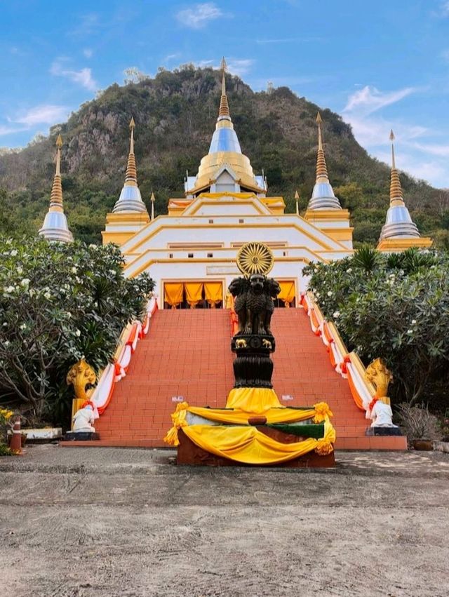 🙏 : Wat Tham Khao Prang วัดถ้ำเขาปรางค์ ลพบุรี