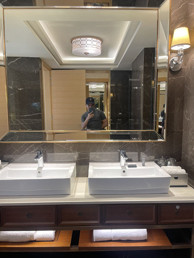 Suite Indulgence in the Skyline Embrace