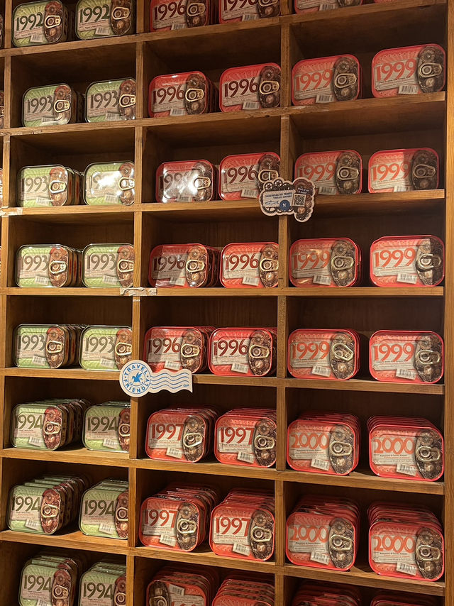 【大切な人へのお土産にいかが？ポルトガルのおしゃれな缶詰のお店】