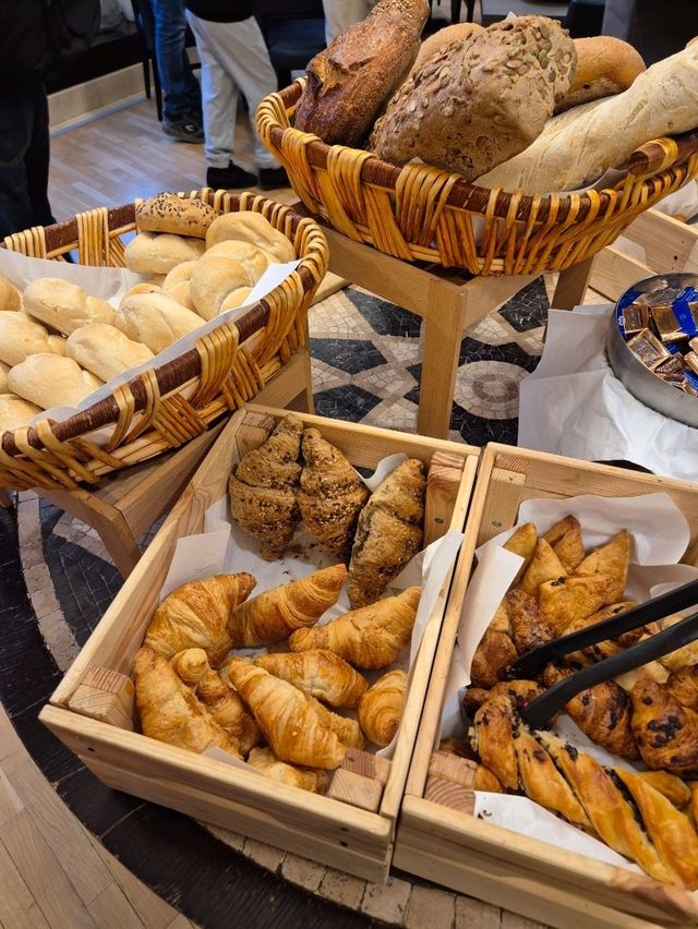 깔끔하고 조용한 부다페스트도시뷰맛집Leonardo Hotel호텔