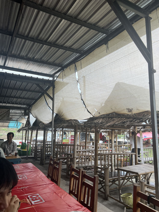 ส้มตำพังโคน LG ปลวกแดง
