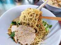ร้านก๋วยเตี๋ยวเก่าแก่แปดริ้ว เปิดมาแล้วกว่า 60 ปี