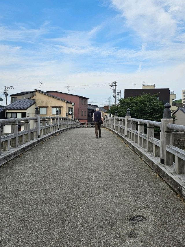金澤漫步〔淺野川〕，流淌千年的靜美時光