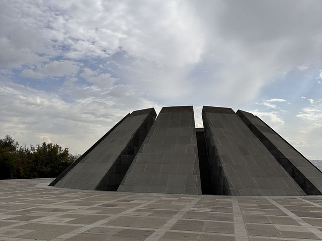 【Tsitsernakaberd Memorial & Museum／ツィツェルナカベルト】
