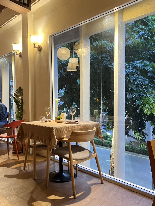 🖤✨ HIDE Dine & Wine – บาร์ลับกลางสะพานควาย