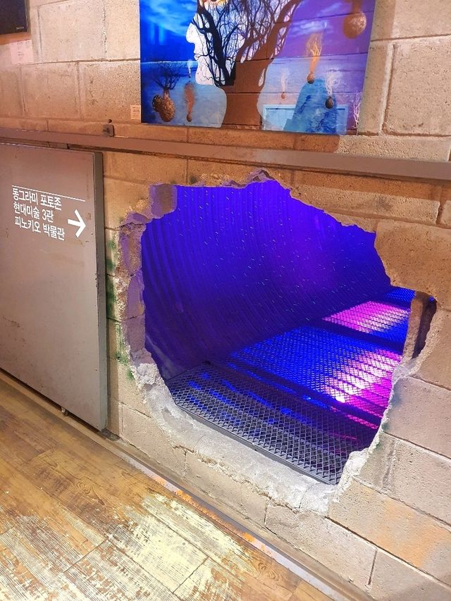 건물 전체부터 바깥 풍경까지 모두가 작품✂️
