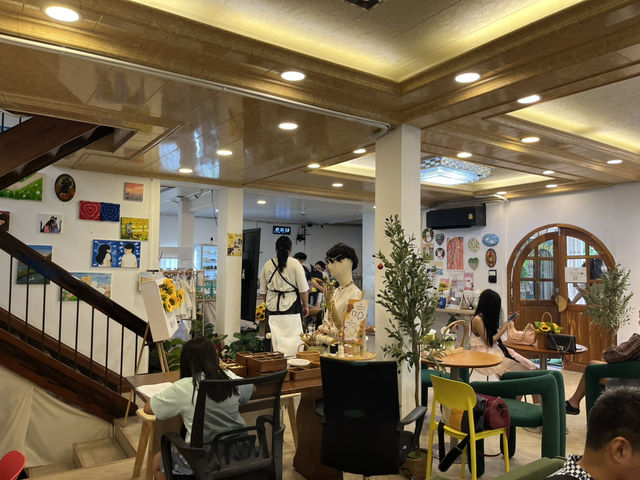 Baan Puen บ้านเพื่อน คาเฟ่ 🌻🎨🍵