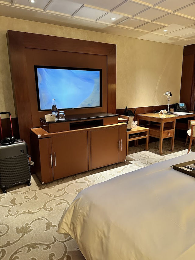 Mandarin Oriental Hong Kong, Timeless Luxury in the Heart of Central