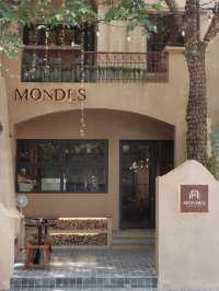 Mondes Cafe