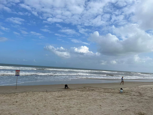 🌊🐚 Beach Bliss & Seafood Feasts in Da Nang 📍 My Khe Beach & My An Beach