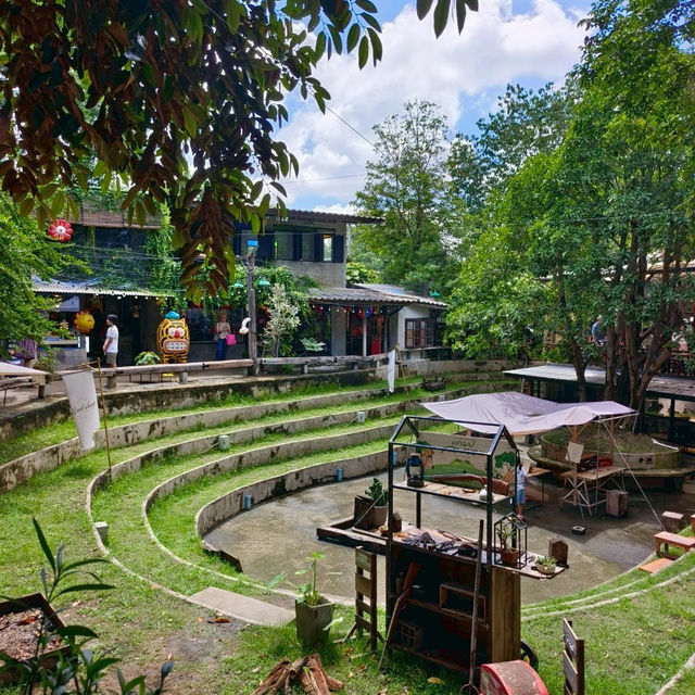  บ้านข้างวัด (Baan Kang Wat), เชียงใหม่