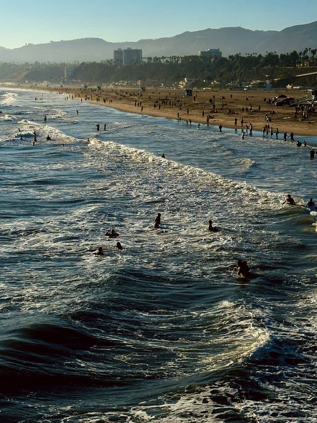 Santa Monica Pier & Beach 聖塔莫尼卡海邊 | 洛杉磯經典海濱體驗 🌊