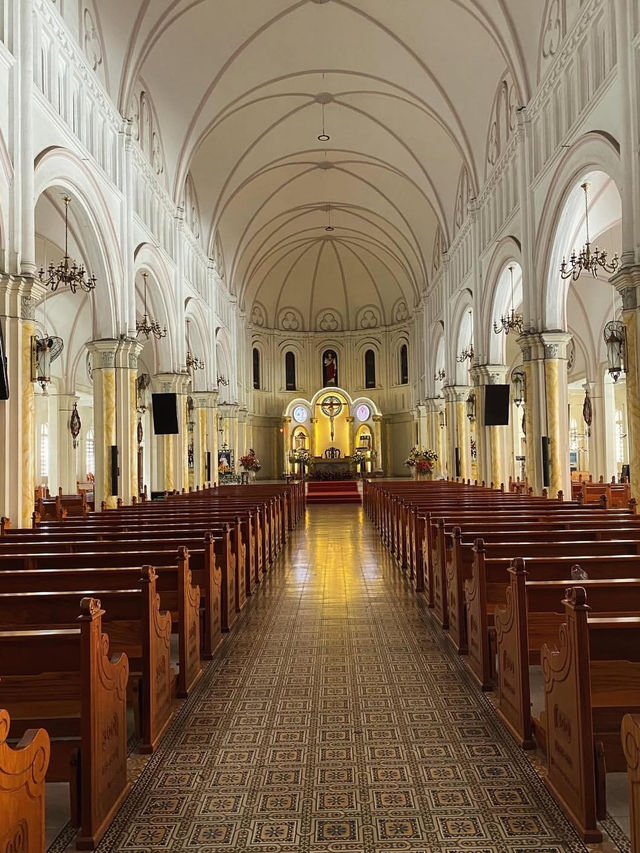 💒SNS映え間違いなし！ホーチミンの「タンディン教会」でピンクの世界に包まれる旅
