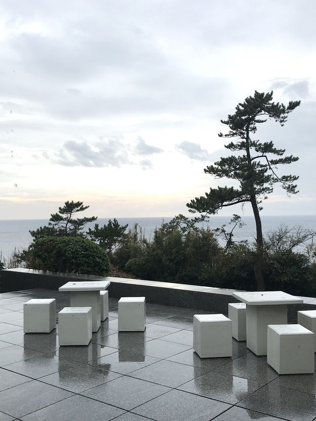 【神奈川県立近代美術館 葉山館とミサキドーナツ 葉山　一色海岸】