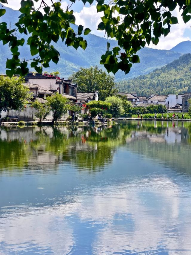 Tranquil Heart of Huizhou: A Journey to Hongcun