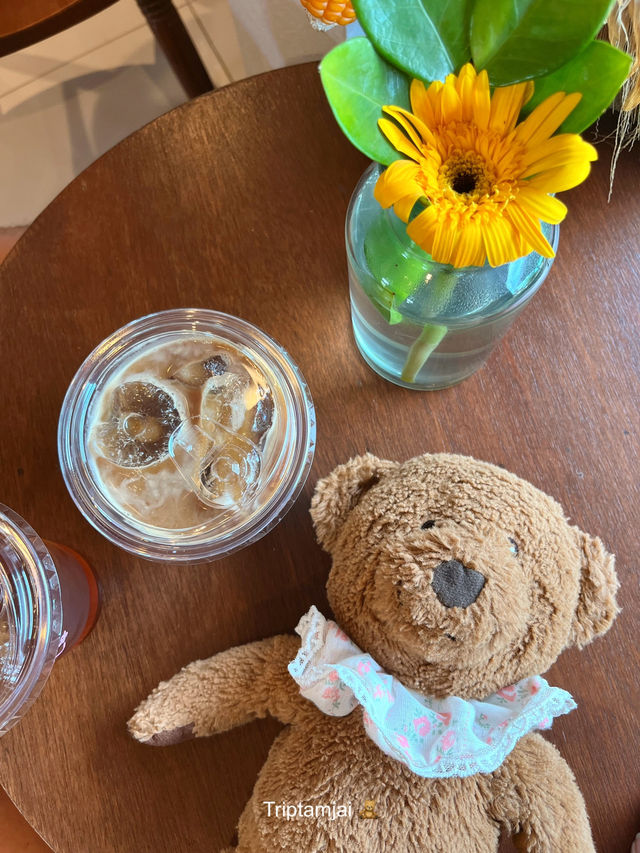 โฮมคาเฟ่ลำปางที่มีสวนดอกไม้น่ารักๆ 🧺🌼