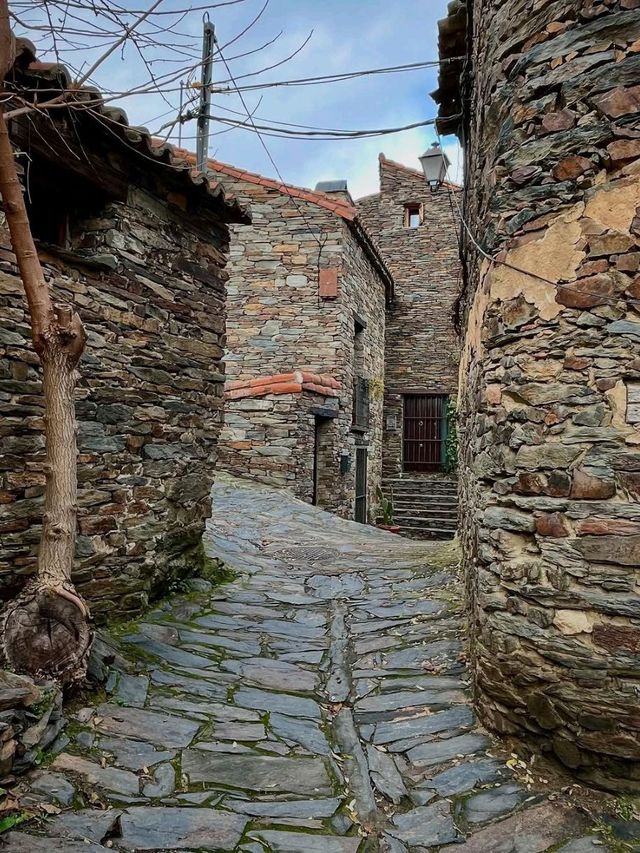 Stone Paths and Storybook Feels in Patones de Arriba