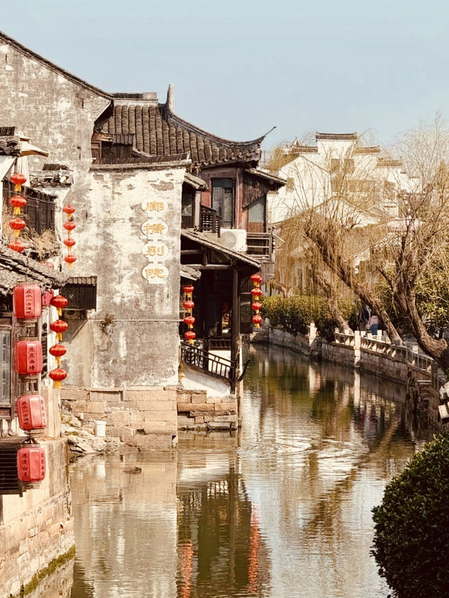 A Romantic Water Town with Unique Covered Corridors