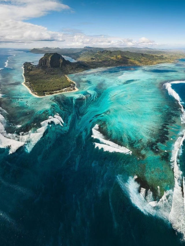 🚁 Mauritius Underwater Waterfall – Helicopter Guide