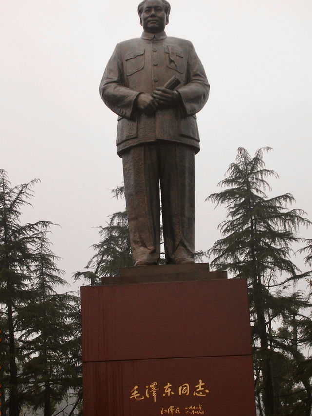 Statue of the Century: The Fate-Turning Shift from Farmhouse to Square Statue of the Century: The Fate-Turning Shift from Farmhouse to Square