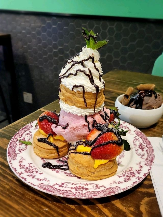 日曆牆下的甜品空間☕️懷舊港風cafe 日曆牆下的甜品空間☕️懷舊港風cafe