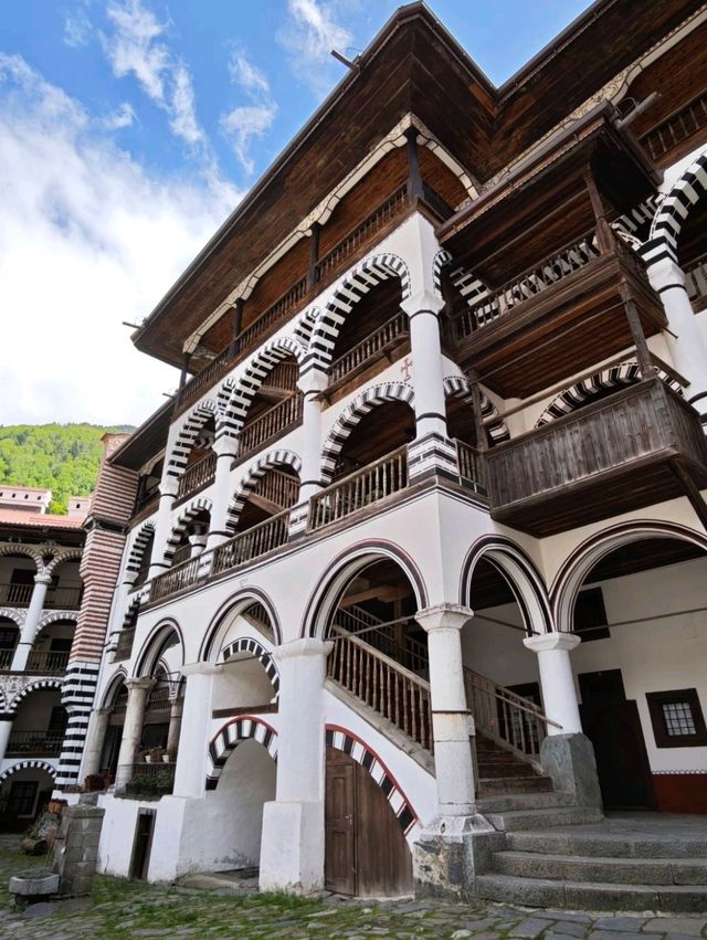 色彩斑斕的東正教傑作#里拉修道院 (Rila Monastery)-保加利亞丘斯滕迪爾州