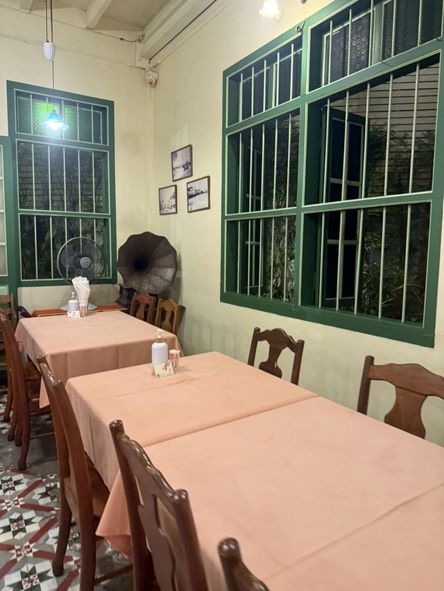 プーケット伝統の味を未来に紡ぐ:Raya Restaurant プーケット伝統の味を未来に紡ぐ:Raya Restaurant