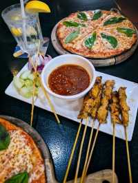 🍕🥦🥃🍢🌶️🫛🍛🍗☕ Malacca Best Nightlife: Live Tunes & Local Flavours at Geographér Café!