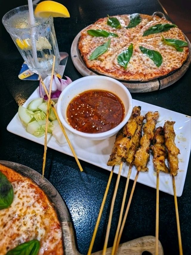 🍕🥦🥃🍢🌶️🫛🍛🍗☕ Malacca Best Nightlife: Live Tunes & Local Flavours at Geographér Café!