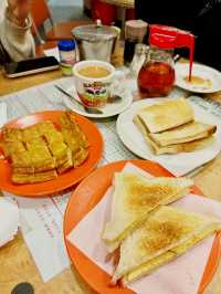 ํ์ฝฉ์์ ๋ก์ปฌ ์ฐจ์ฐฌํฑ ๋ง์ง์ ์ฐพ๊ณ  ์๋ค๋ฉด ๋ฐ๋ก โLuen Wah Cafeโ๋ก!