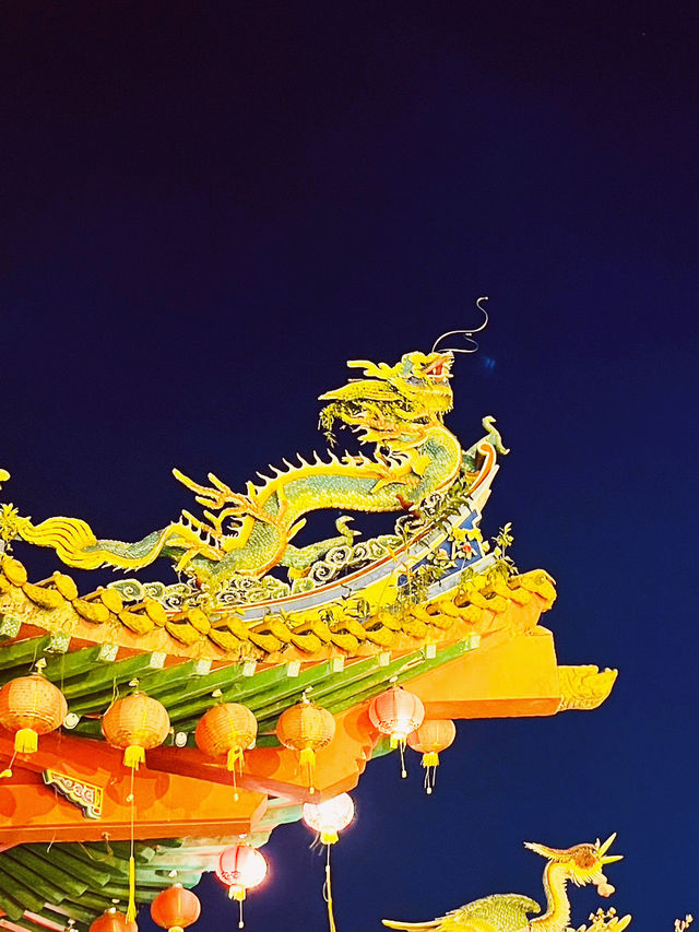 🙏 Thean Hou Temple: Where Chinese Roofs Kiss Kuala Lumpur's Sky! 🌆
