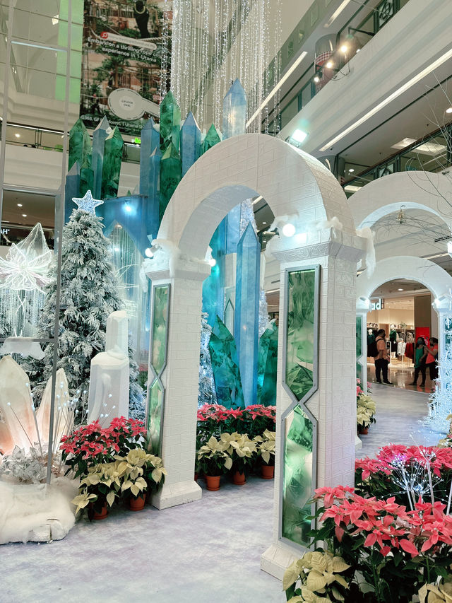 🎄 Festive Finds at One Utama Old Wing: Your Christmas Gift & Photo Spot! 🎄 Festive Finds at One Utama Old Wing: Your Christmas Gift & Photo Spot!