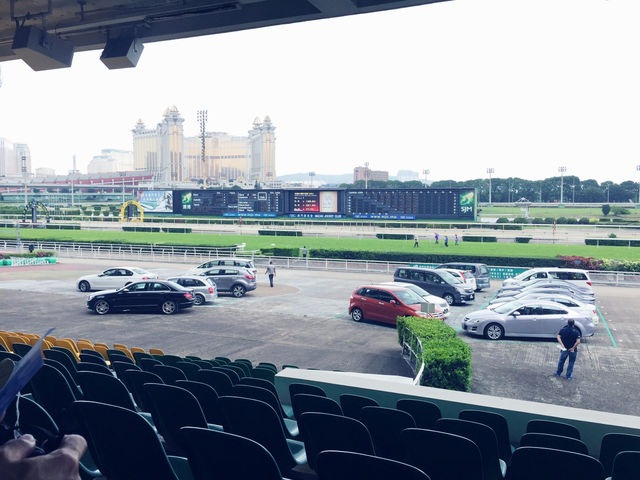 🏇🎬再見了澳門賽馬會!搭輕軌路過這幕,滿滿的時代眼淚!🎬🏇 🏇🎬再見了澳門賽馬會!搭輕軌路過這幕,滿滿的時代眼淚!🎬🏇