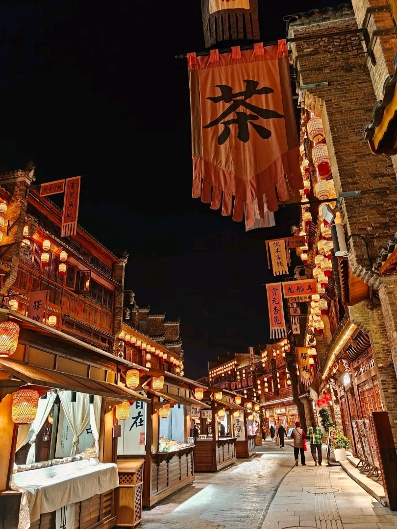 夜の歩行者天国、景徳鎮でまるで別世界に迷い込んだような感覚 | Trip