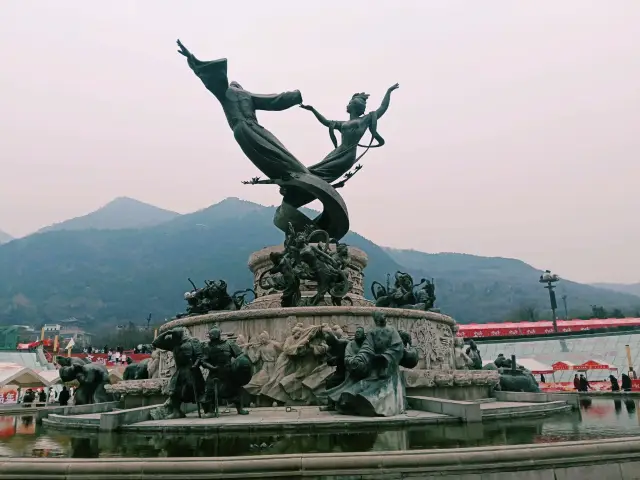 The Statue of Yang Guifei and Emperor Xuanzong of Tang.