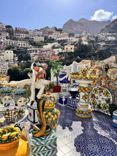 崖の上に咲く地中海の夢、ポジターノ。 | Trip.com ポジターノ