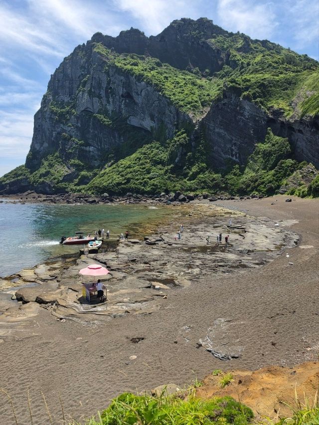Seongsan Ilchulbong (성산일출봉), Jeju’s Famous Sunrise Peak