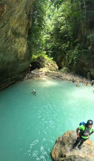 Another country unlocked! 🇵🇭✨
CEBU, PHILIPPINES!
Honestly, Cebu is so underrated! Cantik gila and memang berbaloi! 💯
Awak punya adrenalin level lagi tinggi dari Ego!
My dear Malaysian, ayuh lahhh! 🇲🇾🤣
Cukup lah sembang cakap fit, kuat, kental semua tu. Meh datang Cebu, try canyoneering. kita tengok betul ke tidak! 🤣
Canyoneering ✅
Sangat cantik. Sangat berbaloi.
Daghang Salamat, Cebu! 🇵🇭