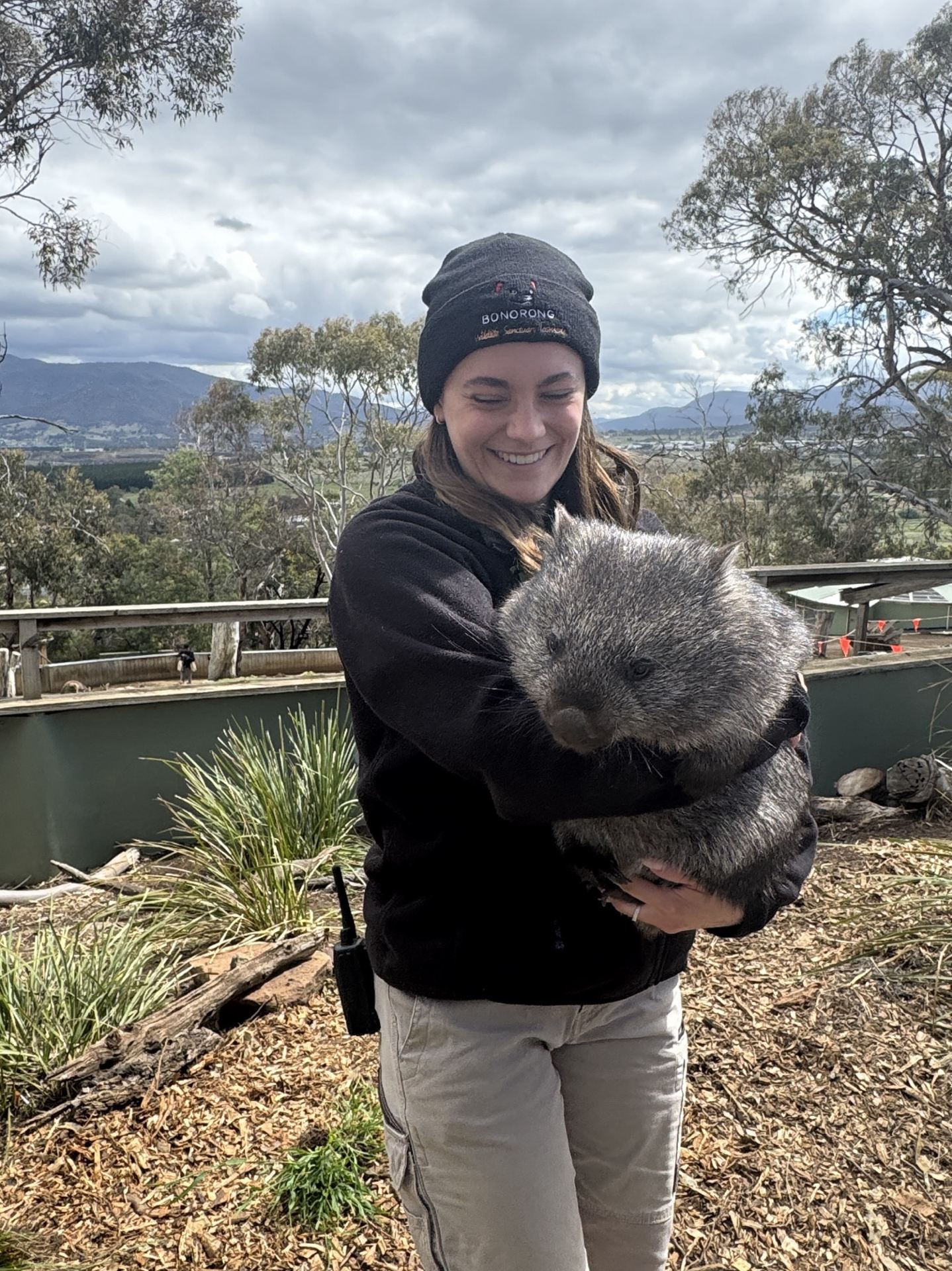 Ponolang Wildlife Conservation Base in Tasmania 🦘 | Get close to Tasmania's endemic wildlife, super meaningful to take pictures

When you come to Hobart, Tasmania, you must visit the Bonolang Wildlife Conservation Base. This is not an ordinary zoo, specializing in rescuing injured, orphaned native wildlife🥰.

📸 Check-in highlights
▪️Tasmanian Devil (Tasmanian Devil) 🦝: Daily regular feeding explanations, up close to this Tasmanian endangered species, rare
▪️Free walking kangaroo 🦘: You can feed the kangaroo with your own feed, the kangaroo will take the initiative to approach, take interactive portraits super healing
▪️Rolling Wombat🐹: Here you can see cute wombats, round bodies, popular for taking pictures
▪️Echidna, skunk and other small animals 🦔, the park circular trail, surrounded by tree shade, casual shooting is full of natural atmosphere

🚗Driving information
It’s about a 30-minute drive from downtown Hobart and navigate directly to the Bonorong Wildlife Sanctuary, which has free parking. The park offers regular daily guided tours, so you can listen to animal stories by following your guide and not miss feeding sessions.

The park trails are relaxed and easy to walk, and most of the animals are left alive after being rescued unable to return to the wild. During the tour, you can learn about the unique ecology of Tower Island, which is suitable for both adults and children. It is recommended to reserve 2-3 hours for a slow tour, choose the tour time to enter, the experience is better✨

⚠️ Tips: Feed kangaroos to follow the instructions of the staff, do not touch other wild animals; remember to do sunscreen and mosquito repellent in outdoor areas.

#Tasmania #Ponolang Wild Conservation Base #AustraliaDriving #TasmaniaTravel
