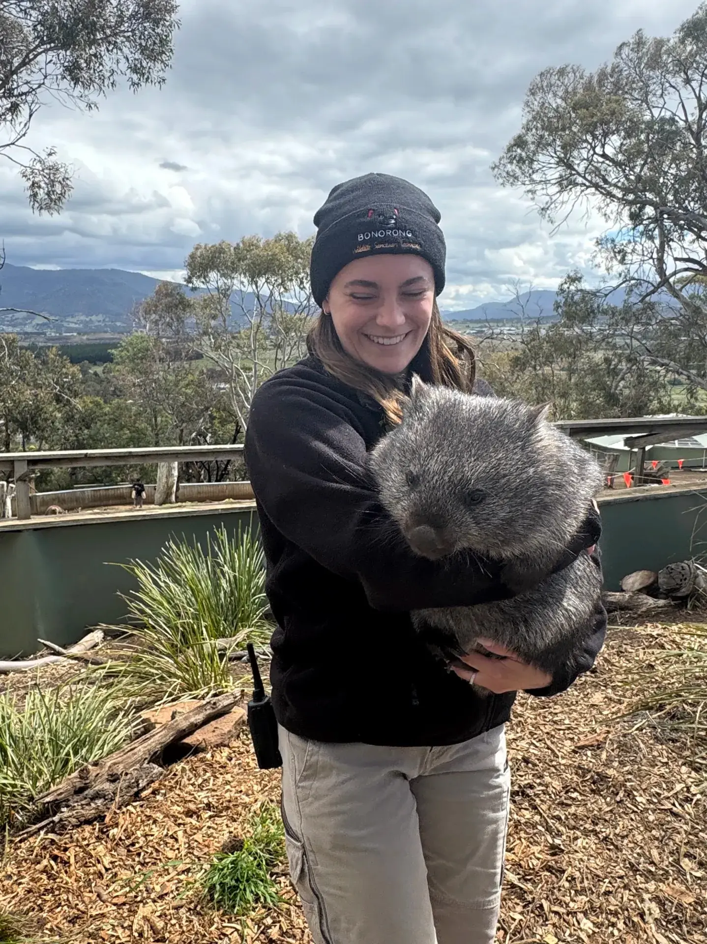 Ponolang Wildlife Conservation Base in Tasmania 🦘 | Get close to Tasmania's endemic wildlife, super meaningful to take pictures

When you come to Hobart, Tasmania, you must visit the Bonolang Wildlife Conservation Base. This is not an ordinary zoo, specializing in rescuing injured, orphaned native wildlife🥰.

📸 Check-in highlights
▪️Tasmanian Devil (Tasmanian Devil) 🦝: Daily regular feeding explanations, up close to this Tasmanian endangered species, rare
▪️Free walking kangaroo 🦘: You can feed the kangaroo with your own feed, the kangaroo will take the initiative to approach, take interactive portraits super healing
▪️Rolling Wombat🐹: Here you can see cute wombats, round bodies, popular for taking pictures
▪️Echidna, skunk and other small animals 🦔, the park circular trail, surrounded by tree shade, casual shooting is full of natural atmosphere

🚗Driving information
It’s about a 30-minute drive from downtown Hobart and navigate directly to the Bonorong Wildlife Sanctuary, which has free parking. The park offers regular daily guided tours, so you can listen to animal stories by following your guide and not miss feeding sessions.

The park trails are relaxed and easy to walk, and most of the animals are left alive after being rescued unable to return to the wild. During the tour, you can learn about the unique ecology of Tower Island, which is suitable for both adults and children. It is recommended to reserve 2-3 hours for a slow tour, choose the tour time to enter, the experience is better✨

⚠️ Tips: Feed kangaroos to follow the instructions of the staff, do not touch other wild animals; remember to do sunscreen and mosquito repellent in outdoor areas.

#Tasmania #Ponolang Wild Conservation Base #AustraliaDriving #TasmaniaTravel