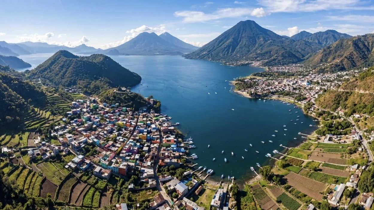 Lake Atitlán, Guatemala 🇬🇹: Discover a World Between Volcanoes!