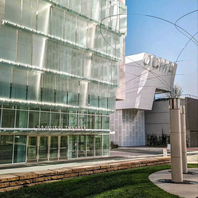 OCMA：🎨  Thom Mayne 打造的藝術殿堂，免費享受藝術與建築之美！