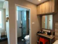 “Clean Comfort & City Access in Compact Style”