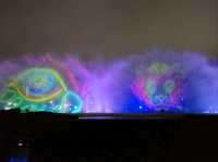  Beautiful park woven with water and light 